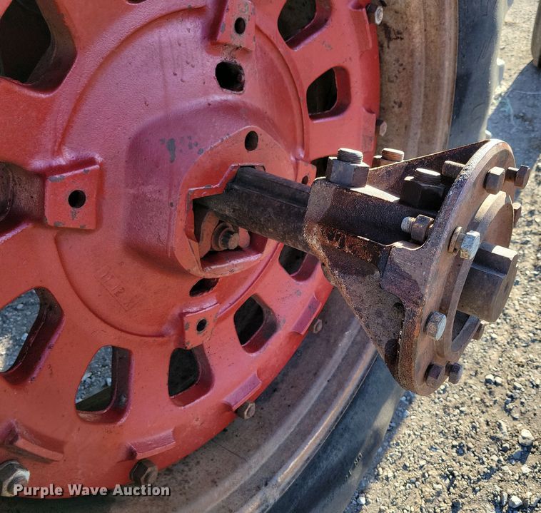 image for item LC9341 1974 International Farmall 1066  tractor