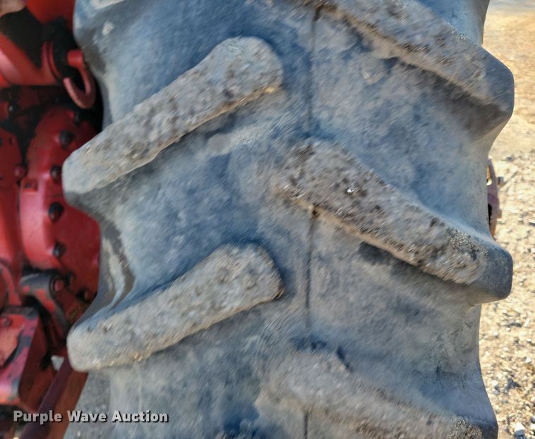 image for item LC9341 1974 International Farmall 1066  tractor