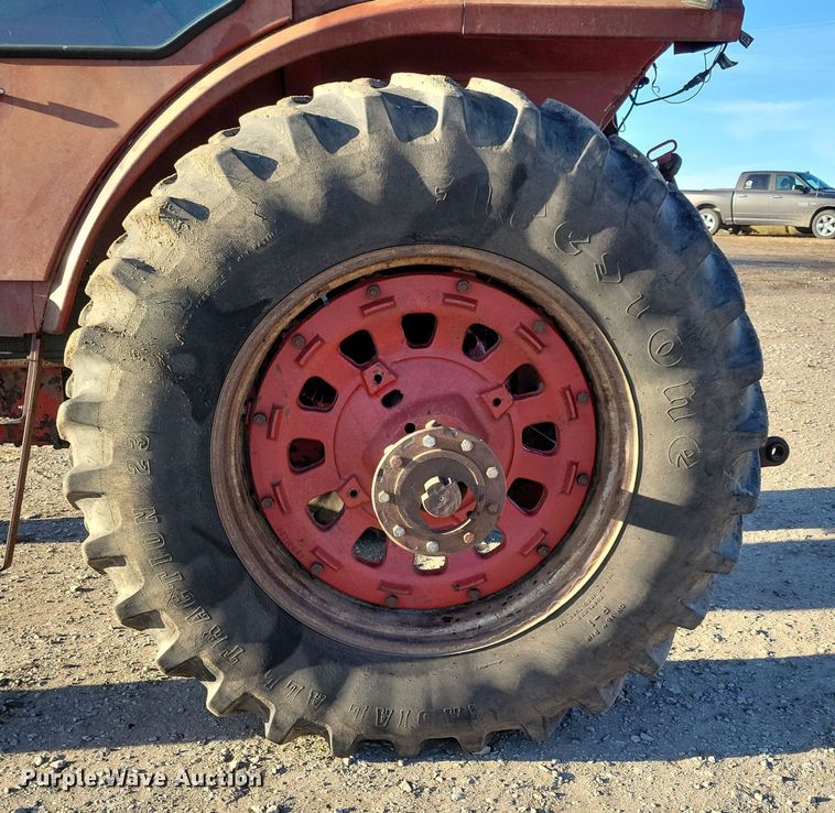 image for item LC9341 1974 International Farmall 1066  tractor