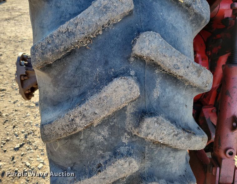 image for item LC9341 1974 International Farmall 1066  tractor