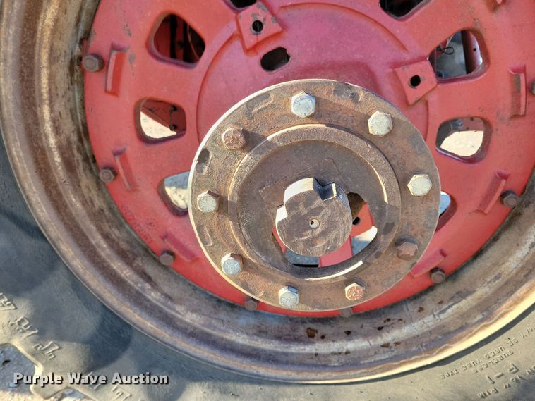 image for item LC9341 1974 International Farmall 1066  tractor