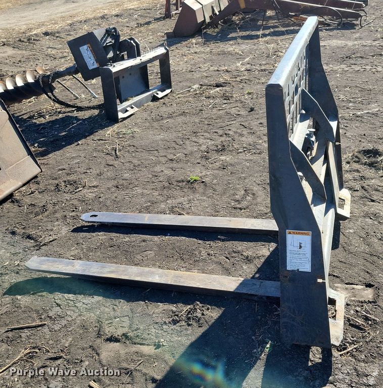 image for item LC9342 Virnig  skid steer forks