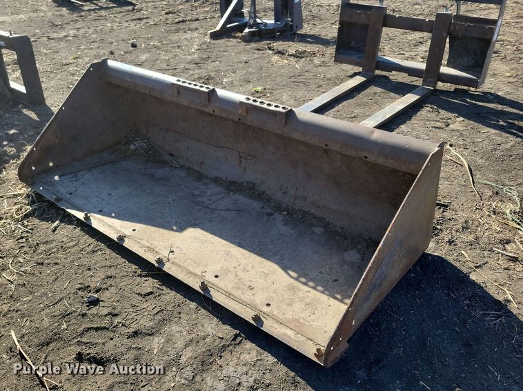 image for item LC9349 Skid steer bucket