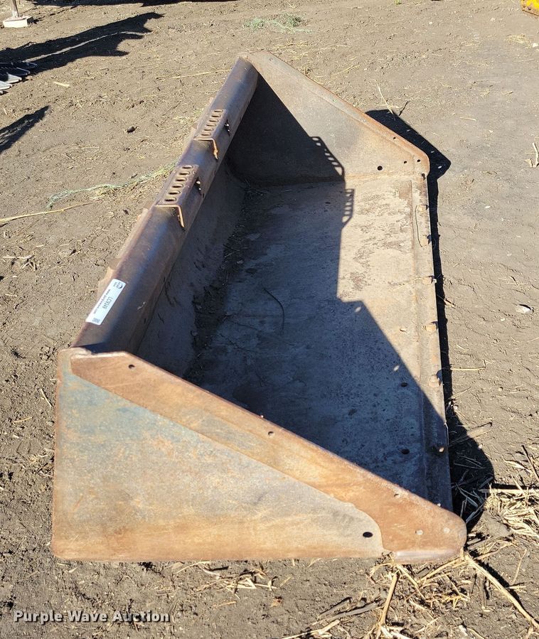 image for item LC9349 Skid steer bucket