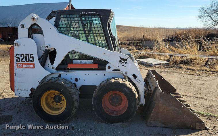 image for item LC9355 2007 Bobcat S205  skid steer loader