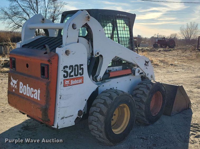 image for item LC9355 2007 Bobcat S205  skid steer loader