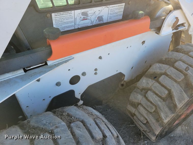 image for item LC9355 2007 Bobcat S205  skid steer loader