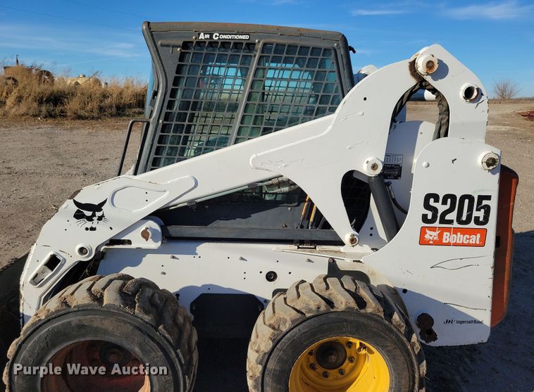 image for item LC9355 2007 Bobcat S205  skid steer loader
