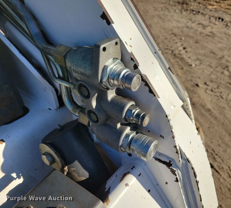 image for item LC9355 2007 Bobcat S205  skid steer loader