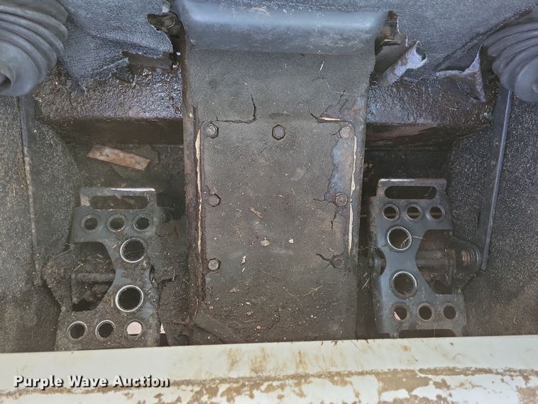 image for item LC9355 2007 Bobcat S205  skid steer loader