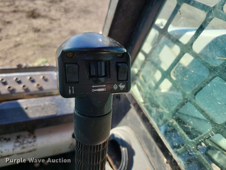 image for item LC9355 2007 Bobcat S205  skid steer loader