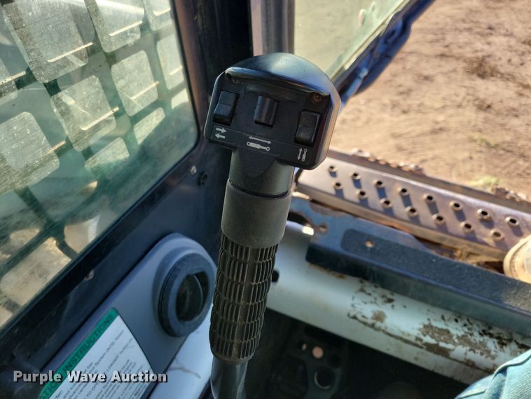 image for item LC9355 2007 Bobcat S205  skid steer loader