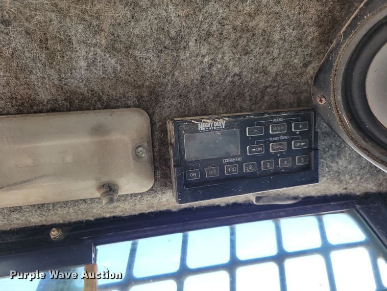 image for item LC9355 2007 Bobcat S205  skid steer loader