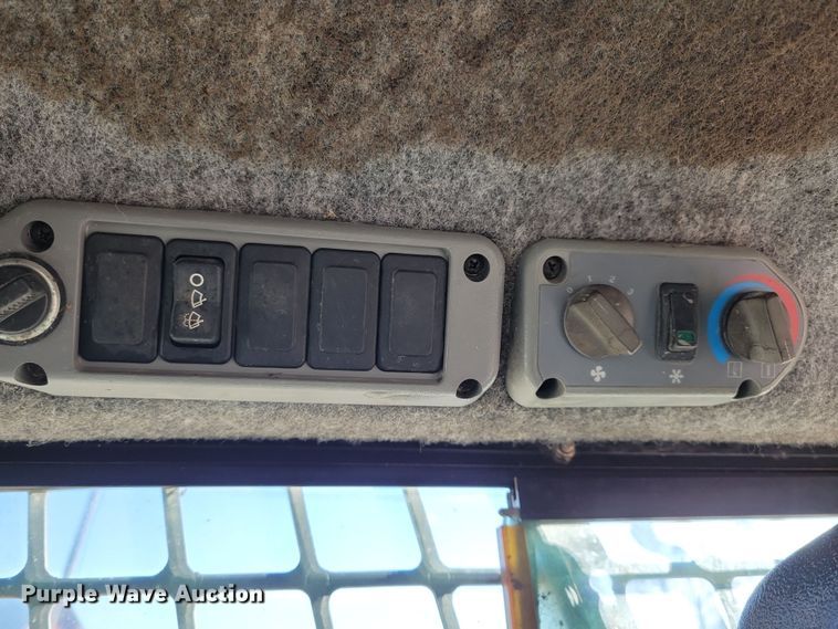 image for item LC9355 2007 Bobcat S205  skid steer loader