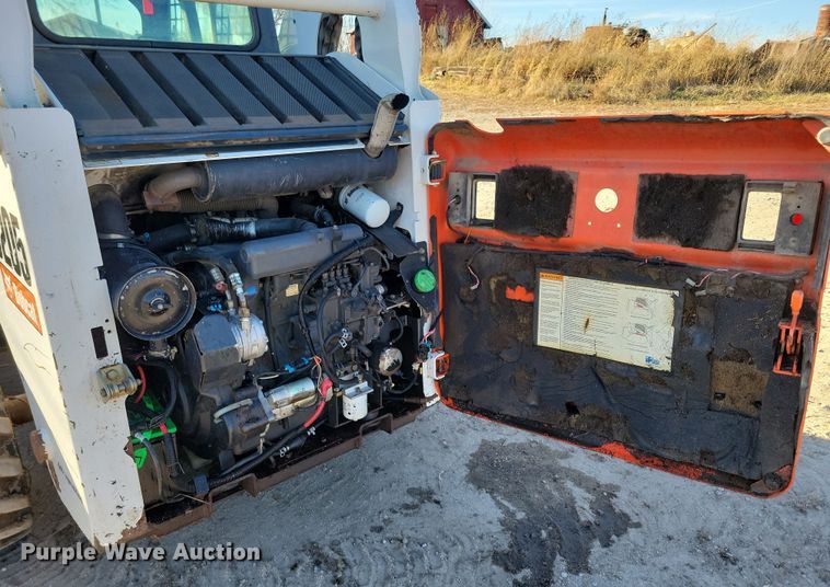 image for item LC9355 2007 Bobcat S205  skid steer loader