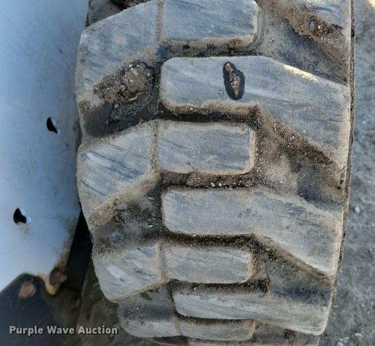 image for item LC9355 2007 Bobcat S205  skid steer loader