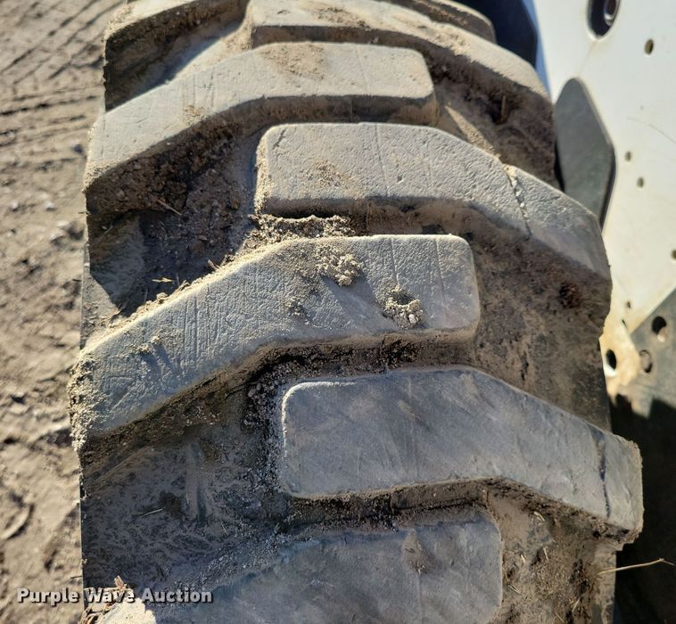 image for item LC9355 2007 Bobcat S205  skid steer loader