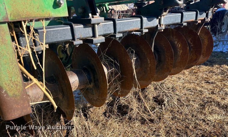 image for item LD9878 John Deere 714  disk ripper