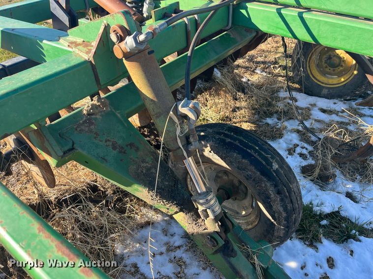 image for item LD9878 John Deere 714  disk ripper