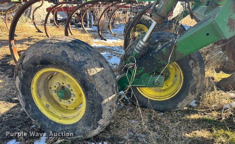 image for item LD9878 John Deere 714  disk ripper