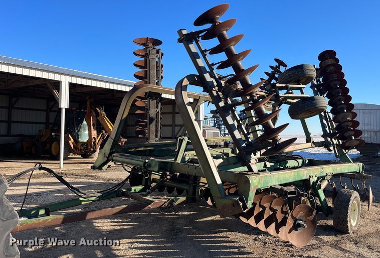 image for item LD9879 John Deere 10335  double off-set disk