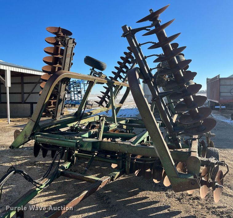 image for item LD9879 John Deere 10335  double off-set disk