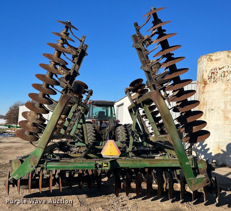 image for item LD9879 John Deere 10335  double off-set disk