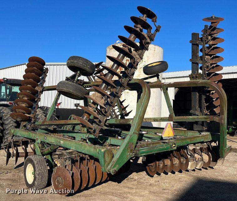 image for item LD9879 John Deere 10335  double off-set disk