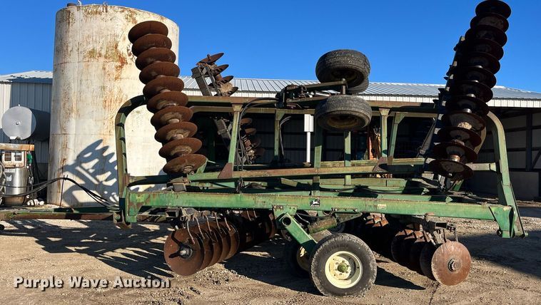 image for item LD9879 John Deere 10335  double off-set disk
