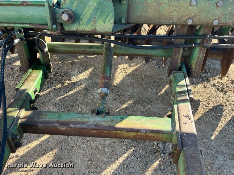 image for item LD9879 John Deere 10335  double off-set disk