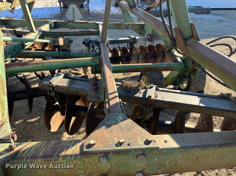 image for item LD9879 John Deere 10335  double off-set disk