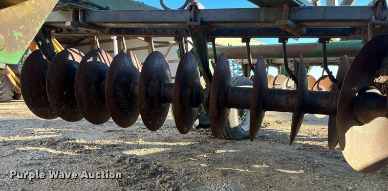 image for item LD9879 John Deere 10335  double off-set disk