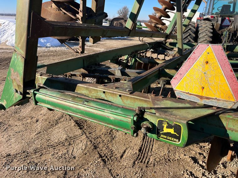 image for item LD9879 John Deere 10335  double off-set disk