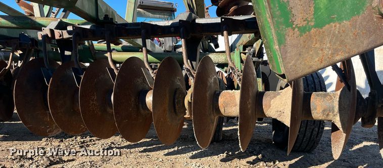 image for item LD9879 John Deere 10335  double off-set disk