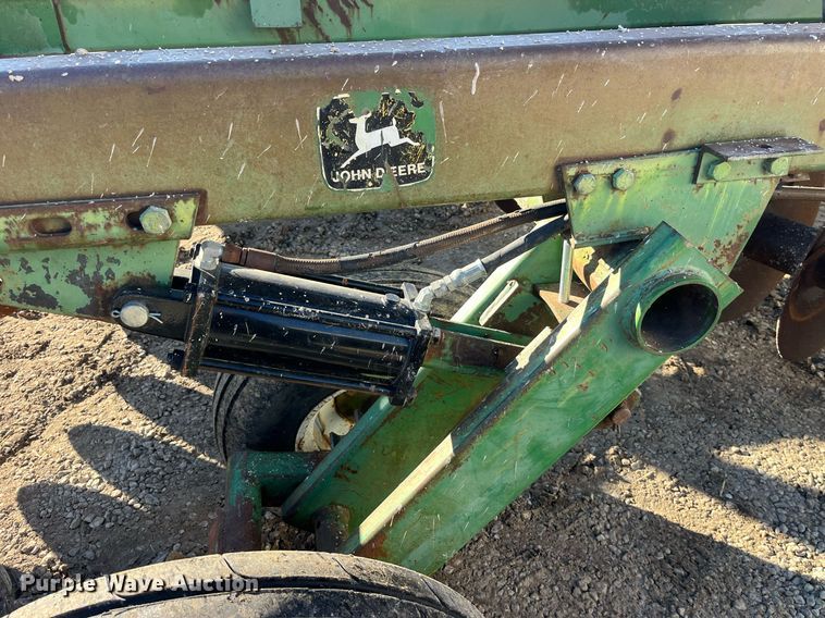 image for item LD9879 John Deere 10335  double off-set disk