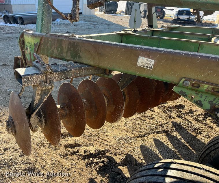 image for item LD9879 John Deere 10335  double off-set disk