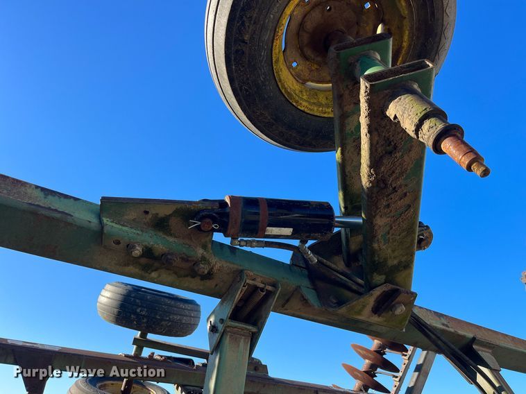 image for item LD9879 John Deere 10335  double off-set disk