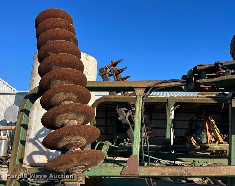 image for item LD9879 John Deere 10335  double off-set disk