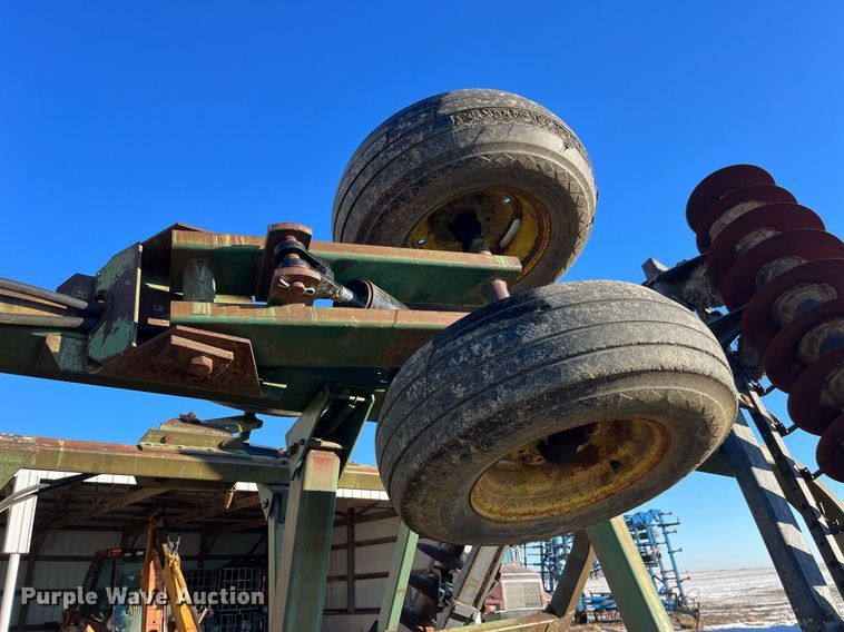 image for item LD9879 John Deere 10335  double off-set disk
