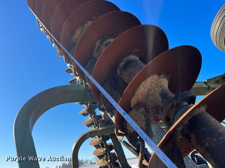 image for item LD9879 John Deere 10335  double off-set disk