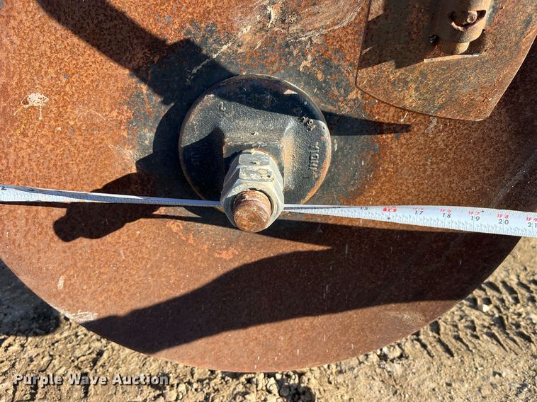 image for item LD9879 John Deere 10335  double off-set disk