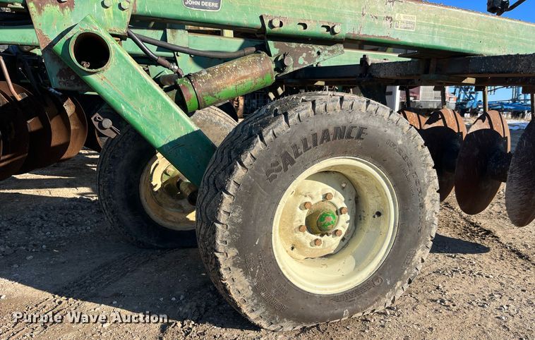 image for item LD9879 John Deere 10335  double off-set disk