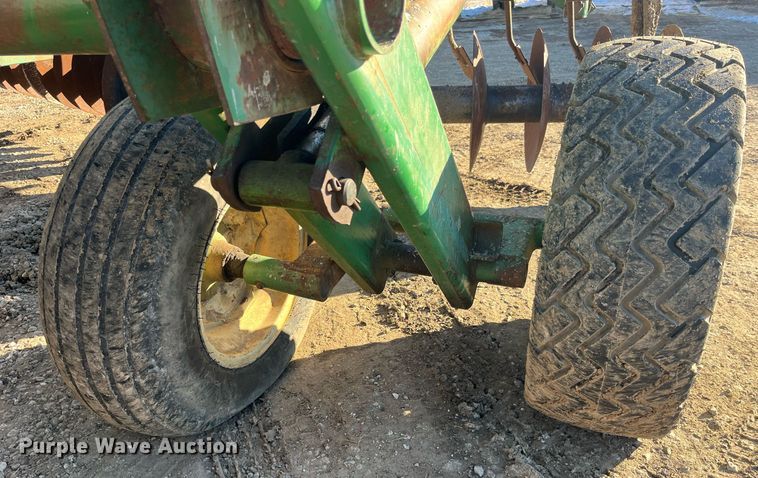 image for item LD9879 John Deere 10335  double off-set disk