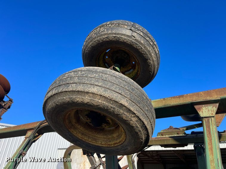 image for item LD9879 John Deere 10335  double off-set disk
