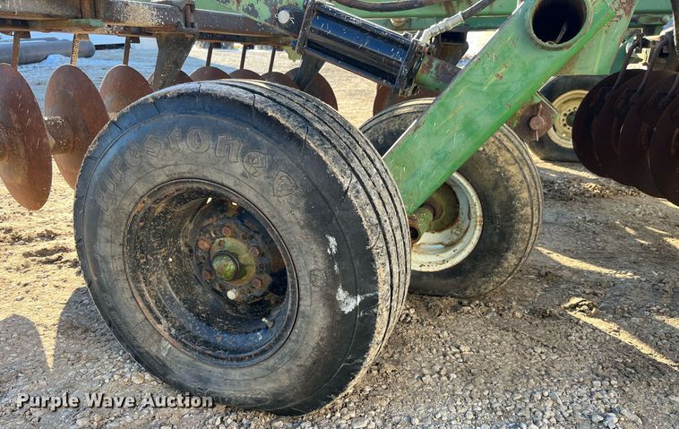 image for item LD9879 John Deere 10335  double off-set disk