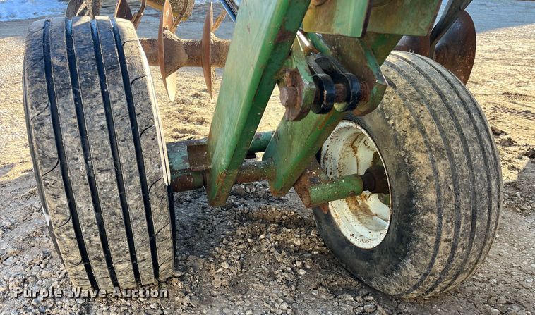 image for item LD9879 John Deere 10335  double off-set disk