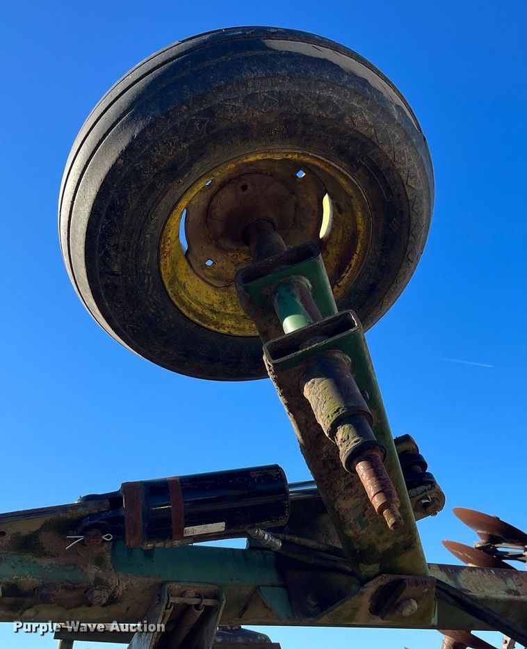 image for item LD9879 John Deere 10335  double off-set disk