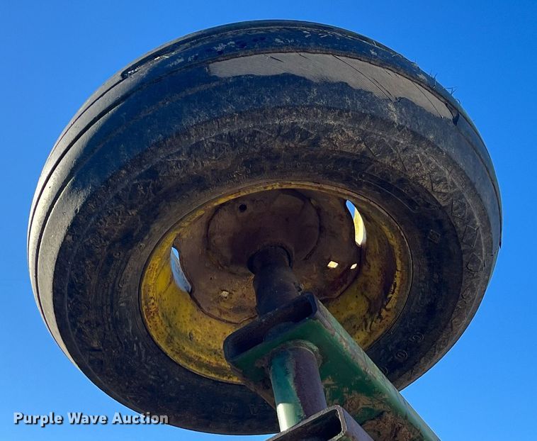 image for item LD9879 John Deere 10335  double off-set disk