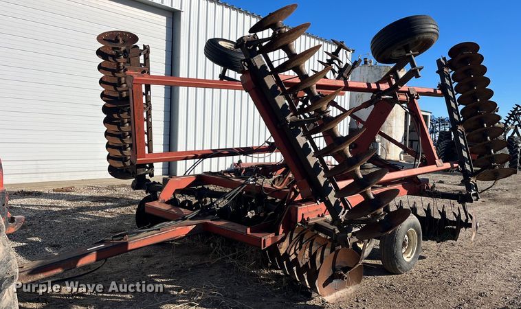 image for item LD9880 International Harvester 496  tandem disk