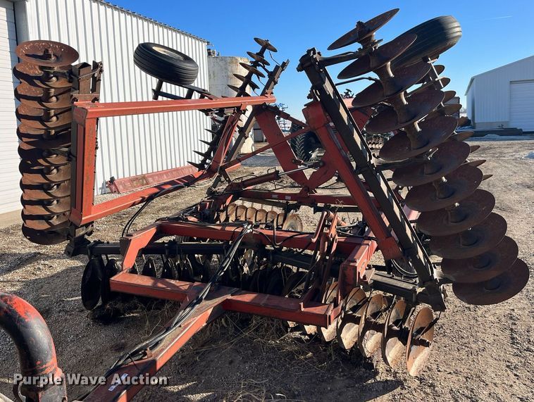 image for item LD9880 International Harvester 496  tandem disk